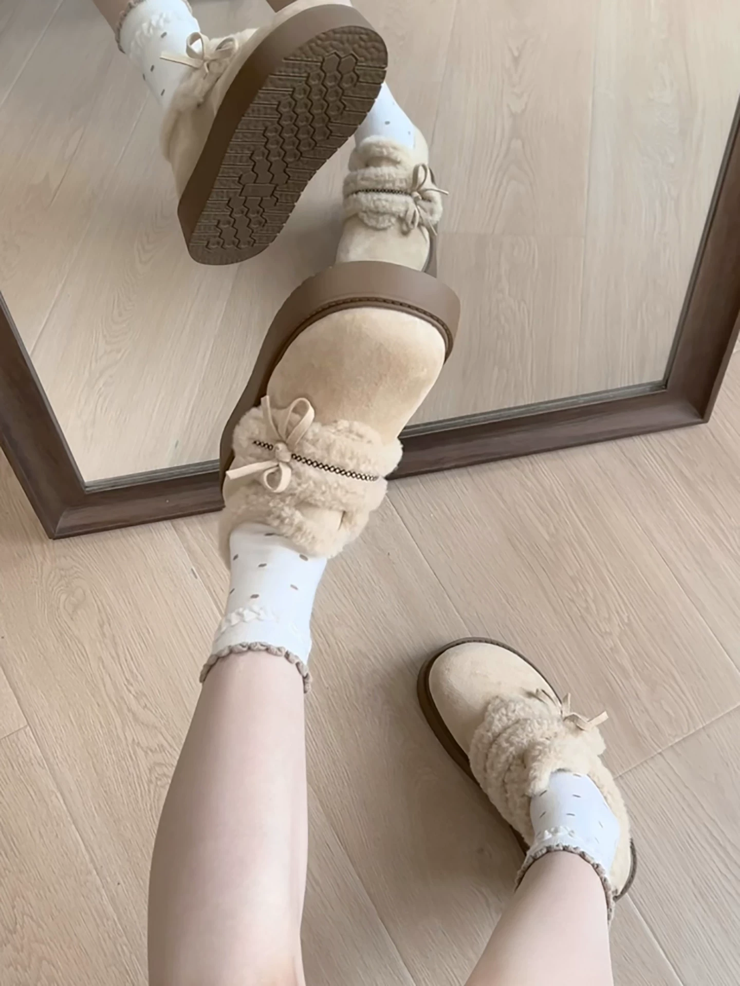 Giày bốt đi tuyết đế dày lót lông cừu dành cho phụ nữ nhỏ nhắn, mùa đông 2025 kiểu retro mới, ấm áp, đi ngoài trời, kiểu Birkenstock lông thú.