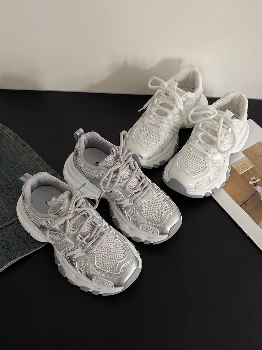 Giày thể thao đế bằng đa năng màu trắng dành cho nữ, mẫu mới mùa thu 2025, nhẹ và kiểu dáng cổ điển
