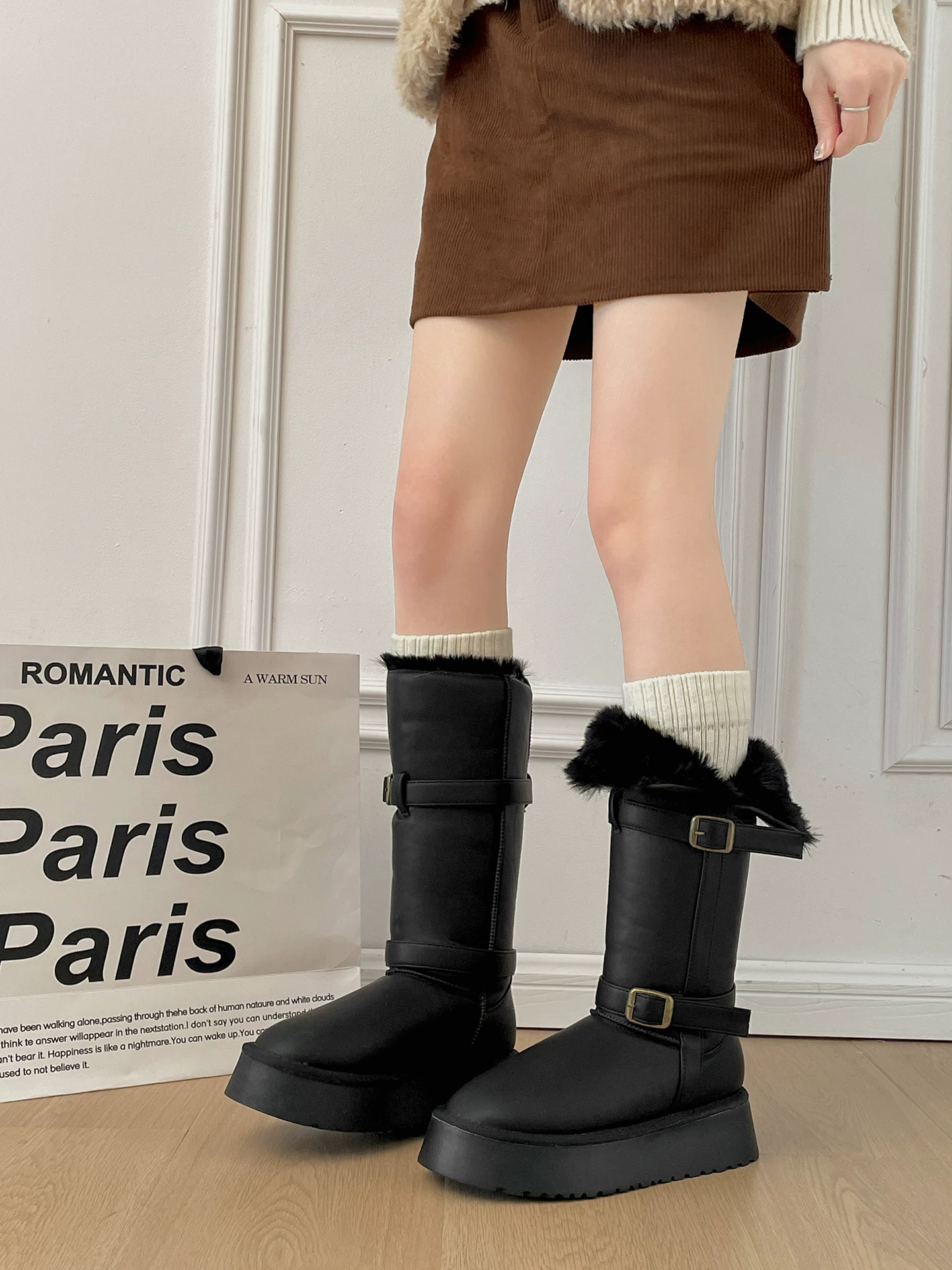 Giày bốt đi tuyết đế dày chống trượt lót lông cừu màu trắng dành cho nữ, giày cotton ấm áp ngoài trời mùa đông mới năm 2025.