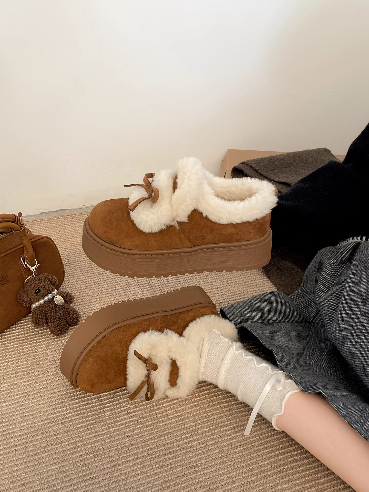 Giày bông tuyết đế dày nhung nâu cổ điển dành cho nữ mùa đông 2025, giày Birkenstock lót lông giữ ấm mới