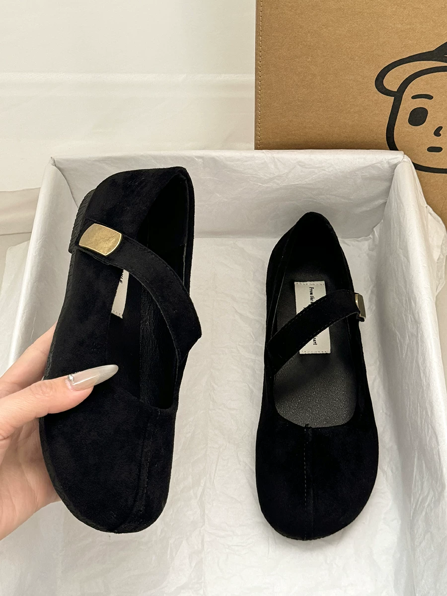 Phía Nam ở miền Nam: Giày bệt kiểu Pháp cổ điển dành cho nữ, bộ sưu tập thu đông 2025 mới, phối cùng váy, giày Mary Jane.