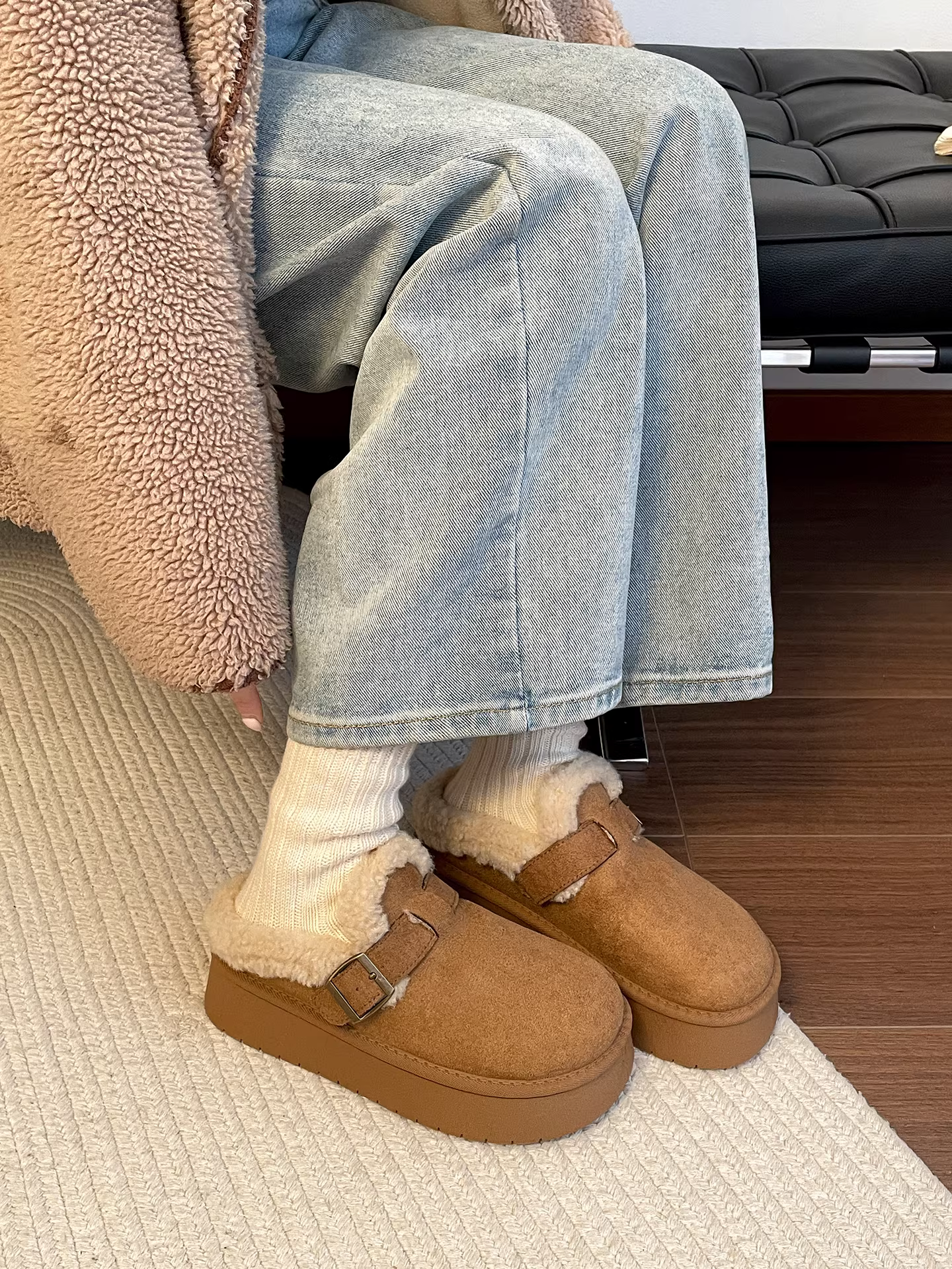 Dép lông dày đế dày màu nâu Nanzai Nanfang dành cho nữ, thích hợp để mang ngoài trời, dép bông kiểu Birkenstock ấm áp mùa đông mới năm 2025.