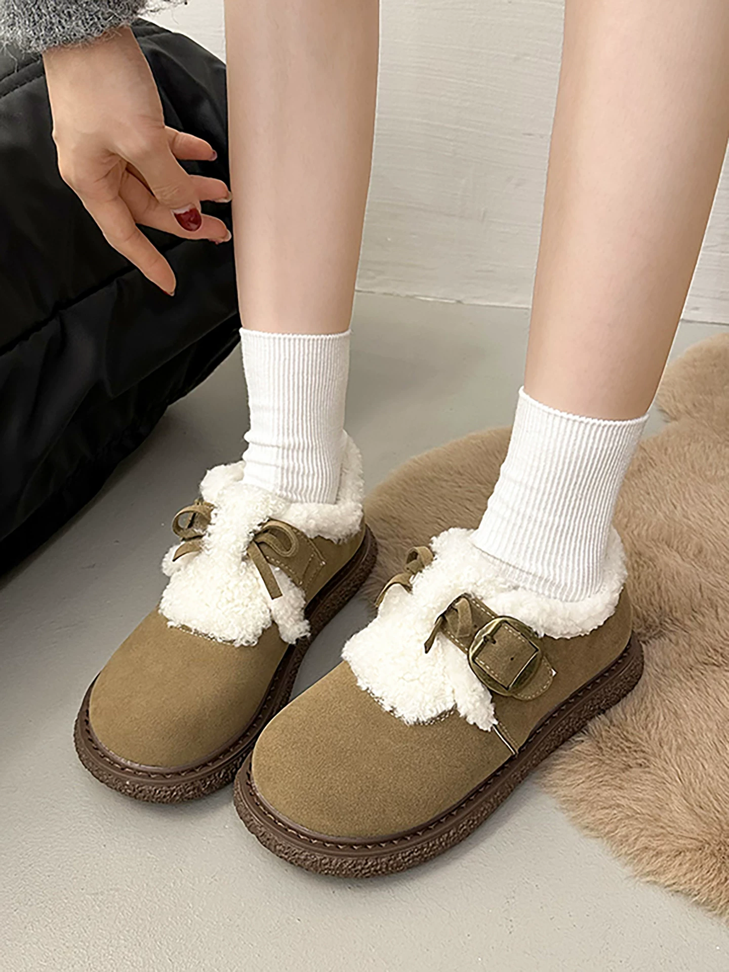 Giày bông đi tuyết đế dày, lót lông cừu, chống trơn trượt, dành cho mùa đông, kiểu mới 2025, kiểu dáng cổ điển ấm áp, phong cách Birkenstock.