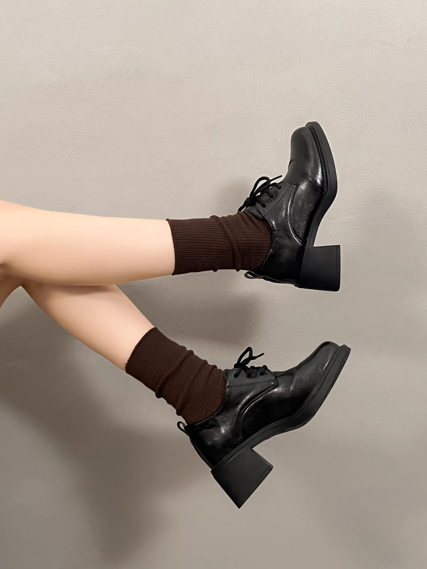 Giày da nữ đế xuồng cao phong cách retro Anh quốc màu đen, kiểu dáng mới mùa thu 2025, đa năng, dễ phối với chân váy