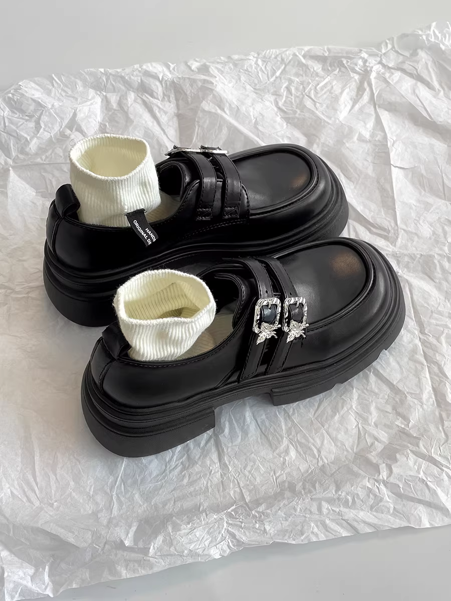 Giày da nữ đế dày kiểu Pháp cổ điển màu đen, mẫu mới thu 2025, phong cách Anh, đa năng, tăng chiều cao, gót chunky, giày đơn.