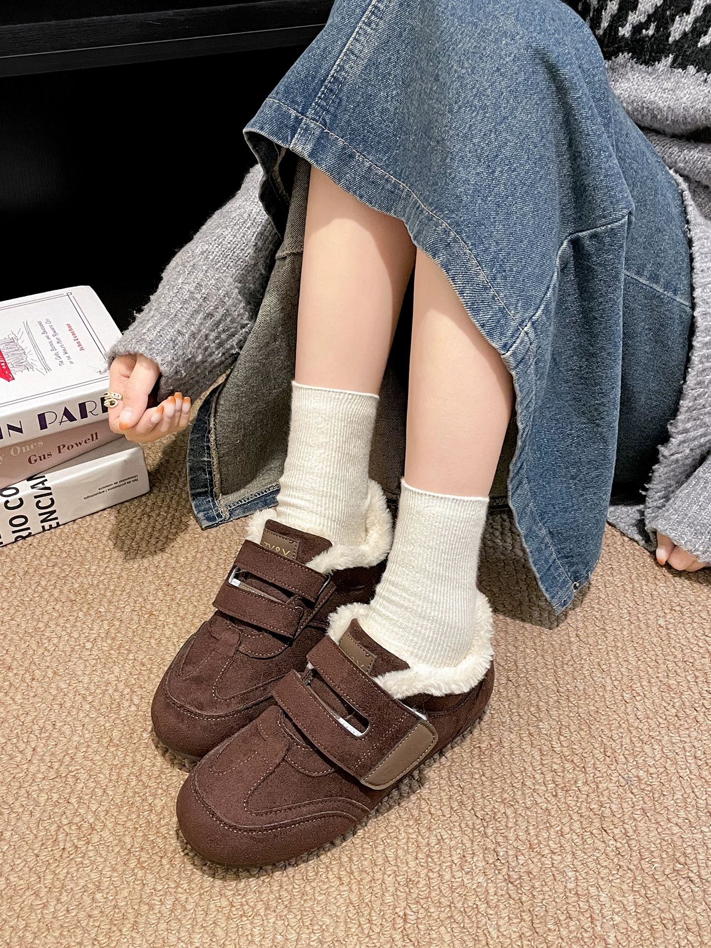 Giày cotton chống trượt đế dày lót lông cừu cổ điển dành cho nữ để mặc ngoài mùa đông 2025 kiểu dáng mới Giày tập luyện đế mềm tăng chiều cao bên trong của Đức