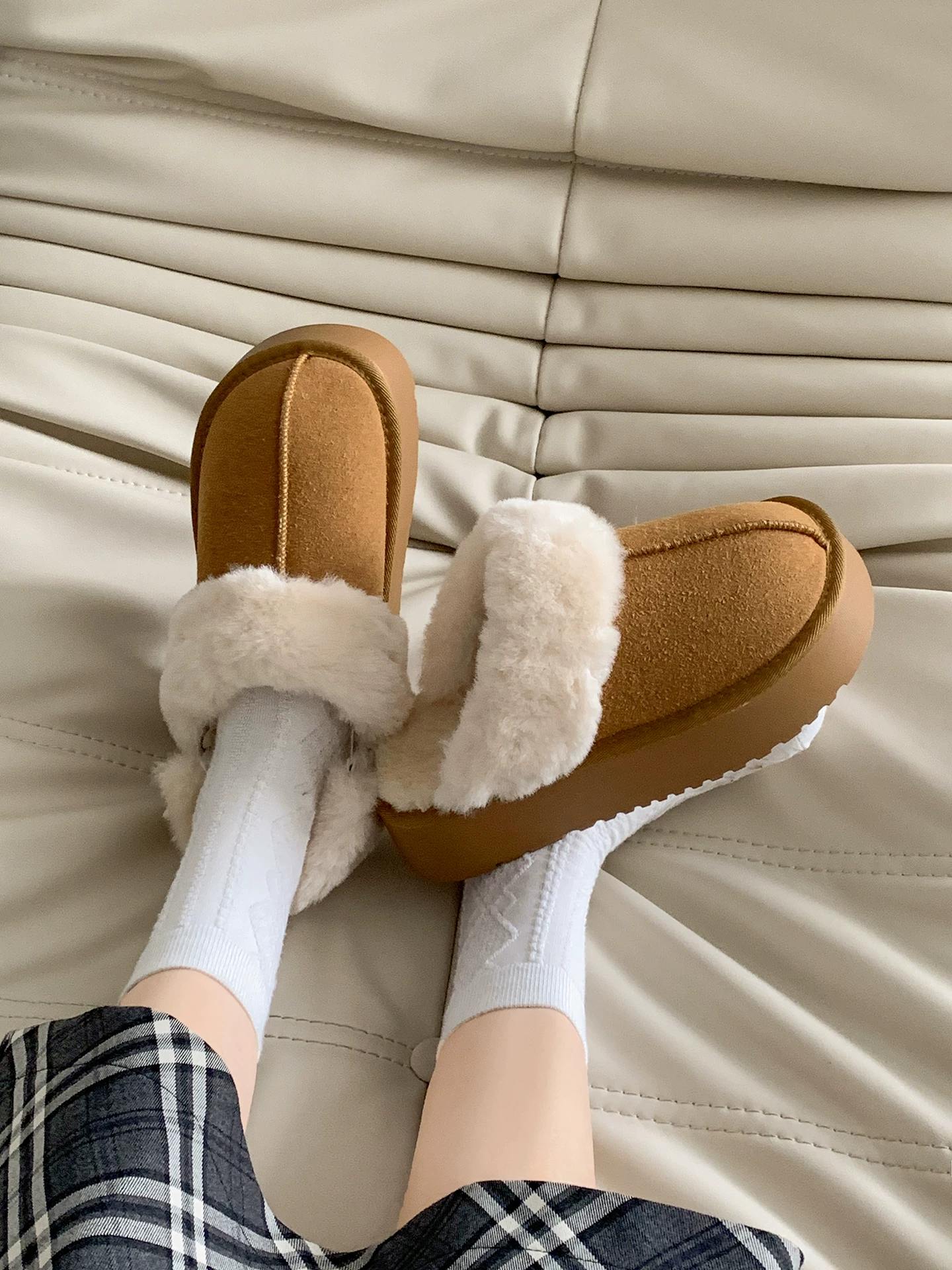 Giày bốt tuyết đế dày chống trơn kiểu cổ điển màu đen dành cho nữ, mùa đông 2025, kiểu mới, tăng chiều cao, lót lông cừu, dày dặn, ấm áp