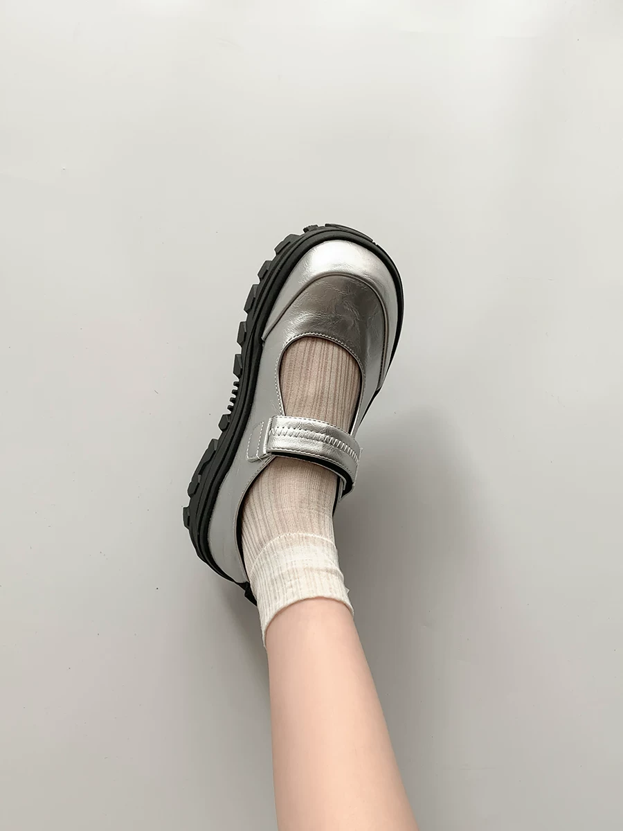 Giày Mary Jane đế xuồng mũi tròn màu đen dành cho nữ, kiểu mới mùa thu 2025, phù hợp phối cùng chân váy, tăng chiều cao.