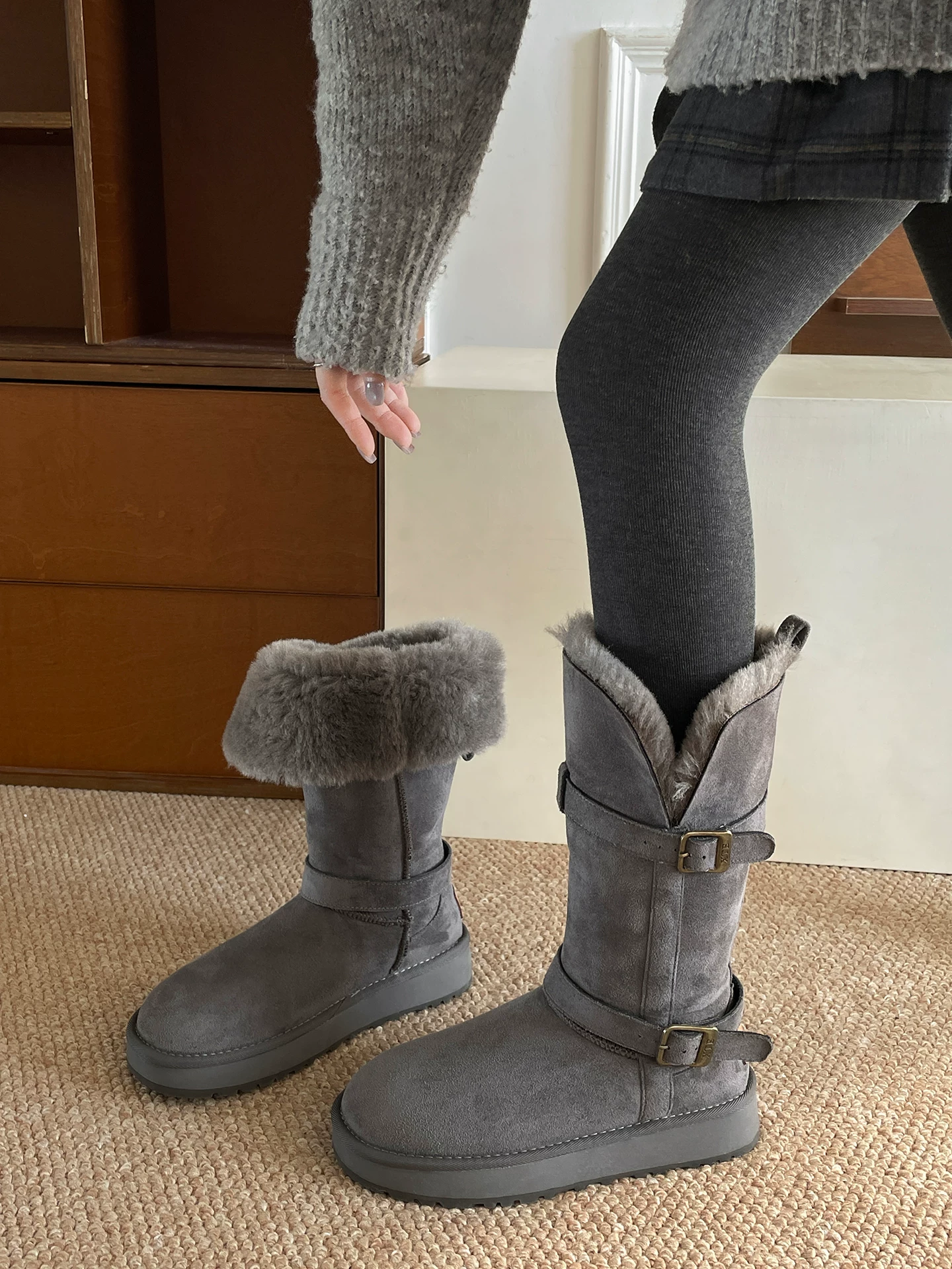 Giày bốt tuyết đế xuồng lót lông dày kiểu cổ điển Nam Trung Quốc dành cho nữ 2025 Mẫu mới mùa đông ấm áp đi ngoài trời Giày bông Đông Bắc