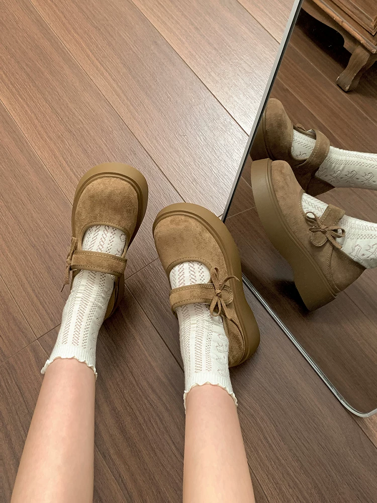 Giày sandal nữ đế dày kiểu Pháp cổ điển, màu trắng, miệng nông, kiểu mới thu 2025, phối cùng chân váy, giày Mary Jane mũi tròn tăng chiều cao