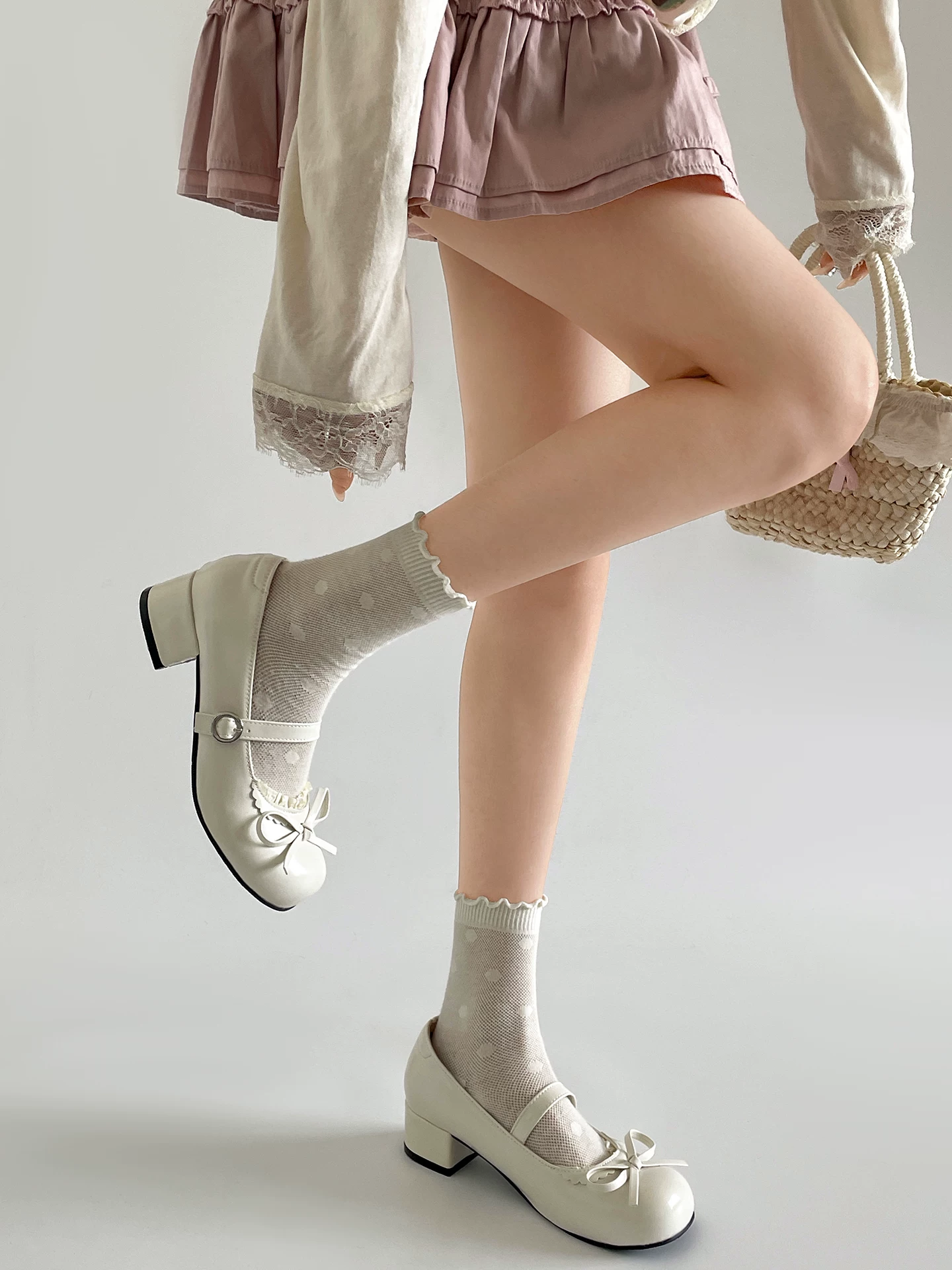 Giày cao gót đế thô mũi tròn kiểu Pháp màu trắng dành cho nữ, giày Mary Jane đế mềm tăng chiều cao mới mùa thu 2025.