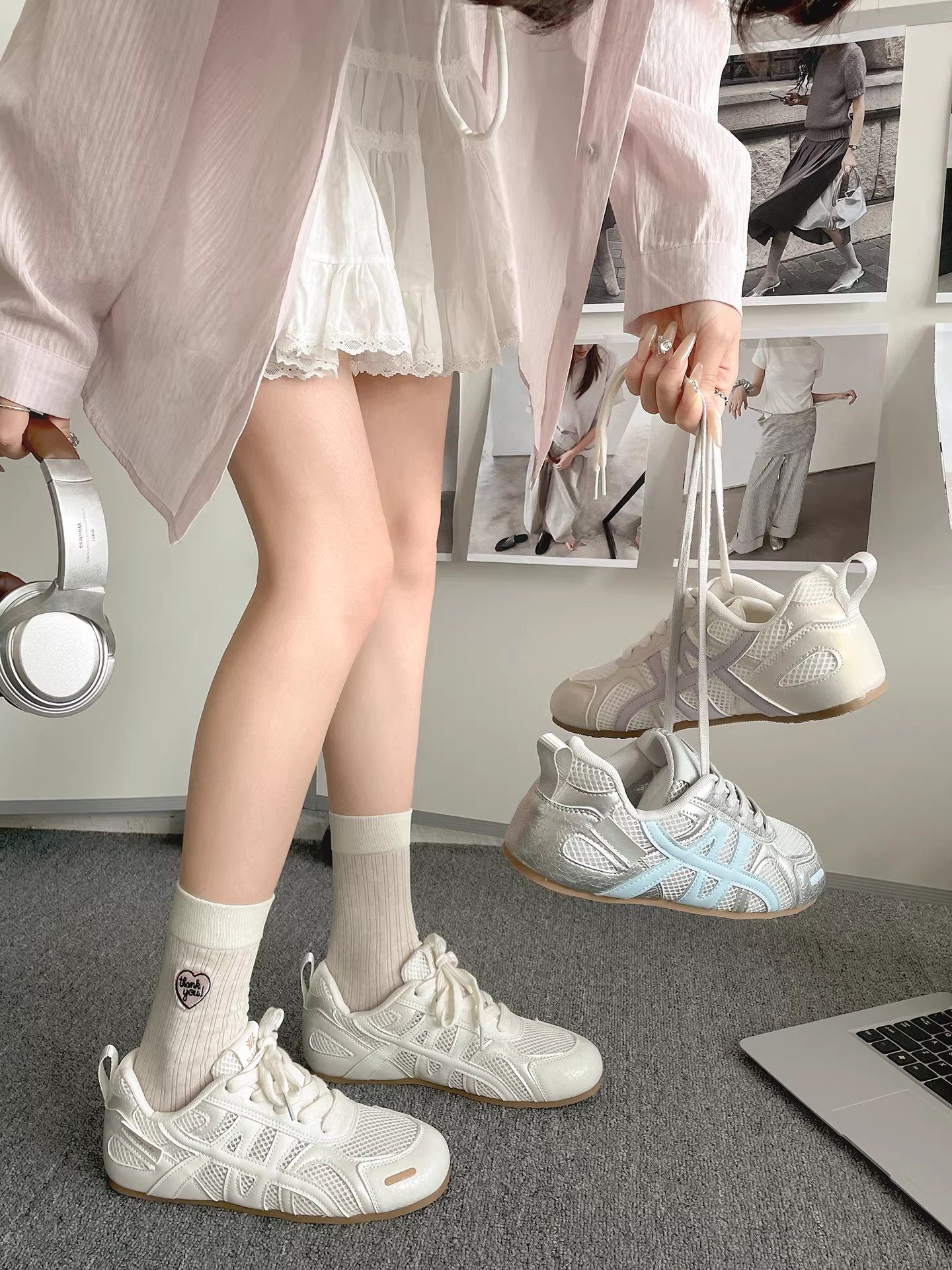 Giày thể thao đế bằng tăng chiều cao kiểu cổ điển màu bạc dành cho nữ, kiểu mới mùa thu 2025, thích hợp phối cùng váy, giày thể thao đế mềm phong cách thường ngày.