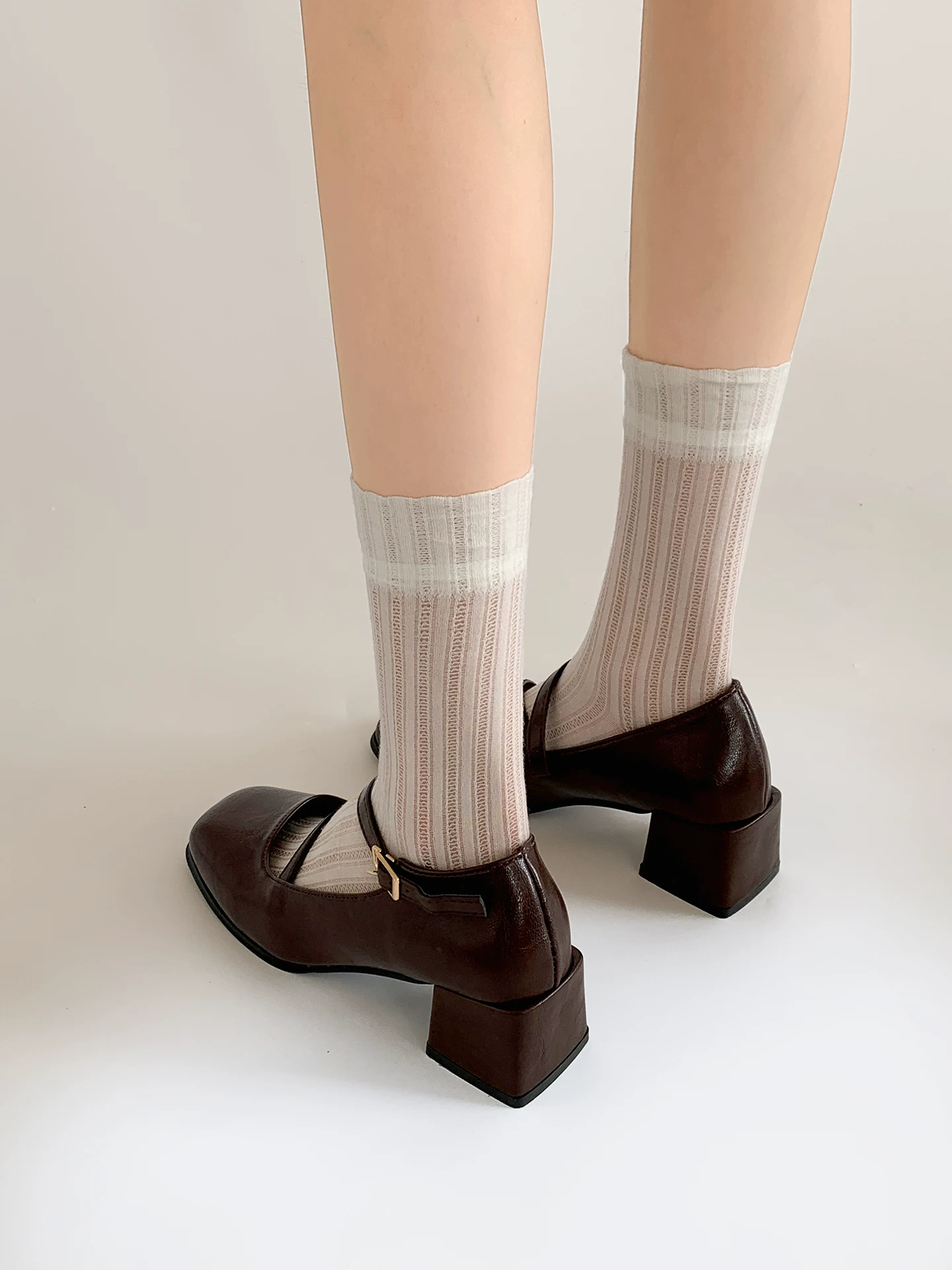 Giày bệt gót thấp kiểu Pháp cổ điển màu đen dành cho nữ, kiểu mới mùa thu 2025, giày Mary Jane mũi vuông đa năng, phối hợp tốt với chân váy