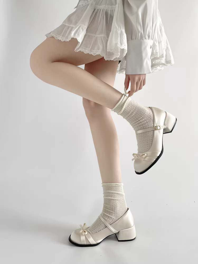 Giày sandal nữ đế xuồng kiểu Pháp cổ điển màu trắng, mùa thu 2025, kiểu Mary Jane đa năng, phối hợp tốt với chân váy.