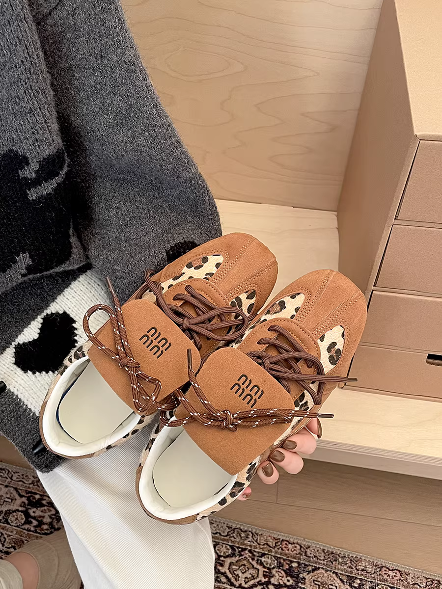 Giày thể thao đế bằng màu nâu cổ điển kiểu Đức dành cho nữ, mẫu mới mùa thu năm 2025, nhẹ, phong cách Forrest Gump, xuất xứ Nam Phi.