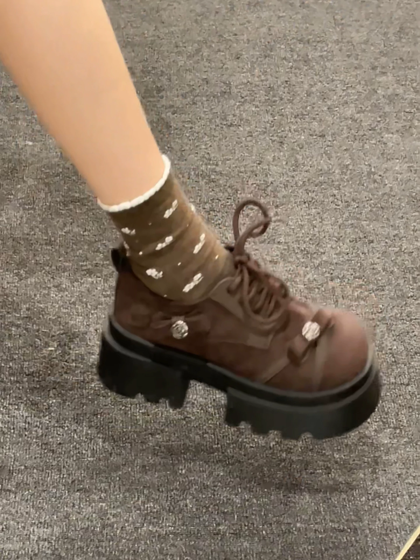 Giày nữ đế xuồng kiểu Pháp đa năng, mũi tròn, gót dày, cổ sâu, kiểu Mary Jane, tăng chiều cao, phong cách retro, mẫu mới thu 2025