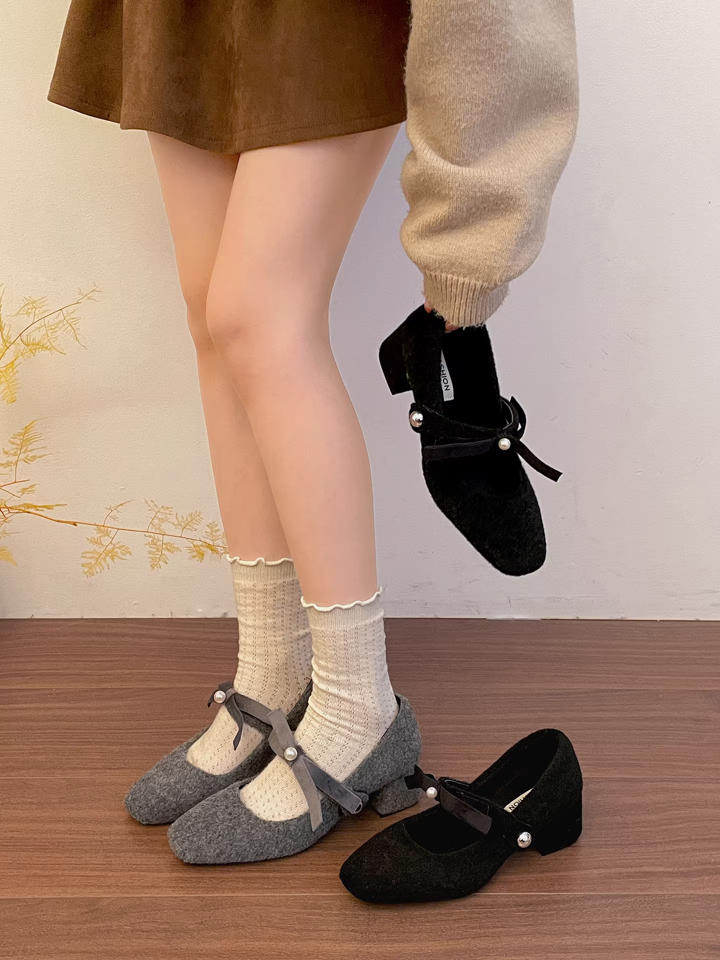 Giày nữ đế dày lông mềm kiểu retro đen, kiểu Pháp, tăng chiều cao, kiểu Mary Jane, mùa đông 2025, phối chân váy