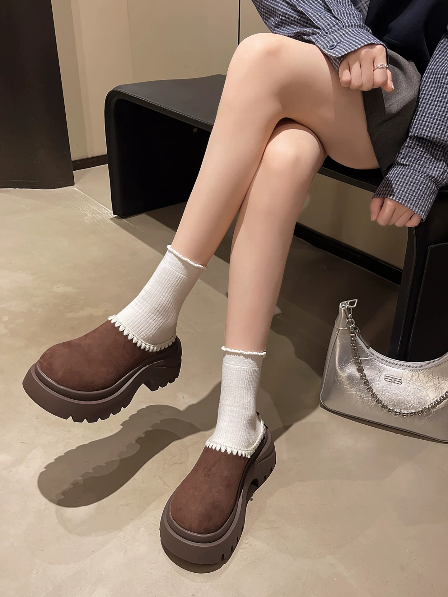 Giày Birkenstock đế dày nửa gót nhung màu vàng cổ điển dành cho nữ, dép bông giữ ấm mùa đông mới năm 2025, chống trơn trượt, bảo vệ ngón chân