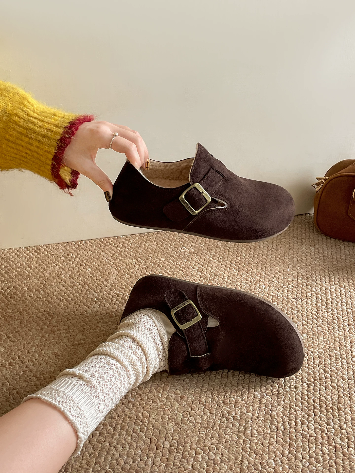 Giày bông tuyết đế dày kiểu Pháp màu nâu cổ điển dành cho nữ, mẫu mới mùa đông 2025, giữ ấm, chống trơn trượt, lót lông cừu, kiểu Birkenstock