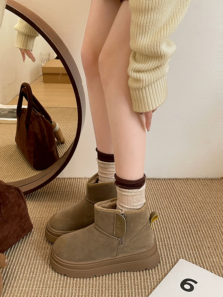 Giày bốt đi tuyết đế dày lót lông phong cách Đông Bắc dành cho nữ, mẫu mới mùa đông 2025, chống trơn trượt, lót lông cừu, dày dặn, giữ ấm bằng vải cotton.