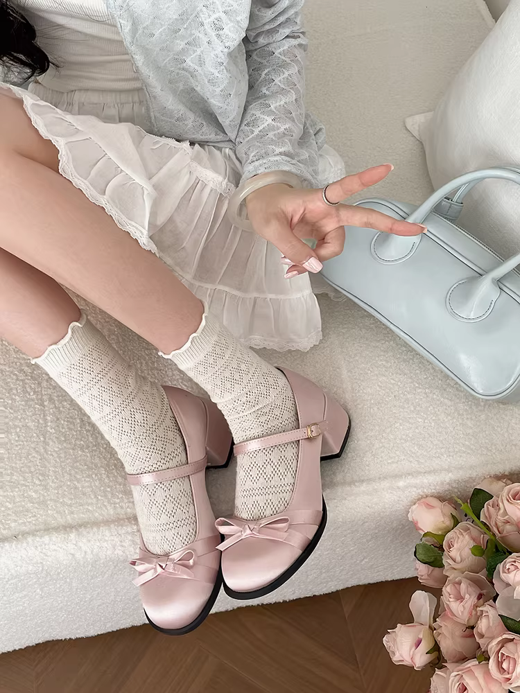 Giày sandal nữ đế xuồng kiểu Pháp cổ điển màu trắng, mùa thu 2025, kiểu Mary Jane đa năng, phối hợp tốt với chân váy.