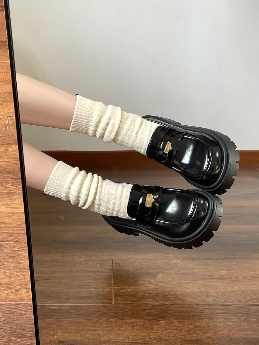 Giày da nữ đế dày kiểu Anh cổ điển màu đen, kiểu dáng mới mùa thu 2025, kiểu lười, gót chunky, phong cách Pháp