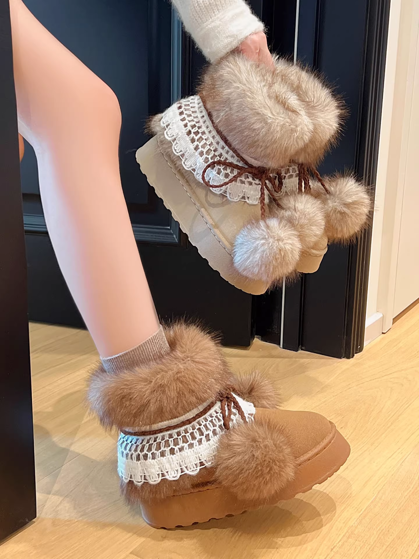 Giày bốt nữ mùa đông 2025 mới, lót lông cừu dày, đế dày màu nâu, chống trơn, giữ ấm, chất liệu cotton, kiểu dáng phương Bắc