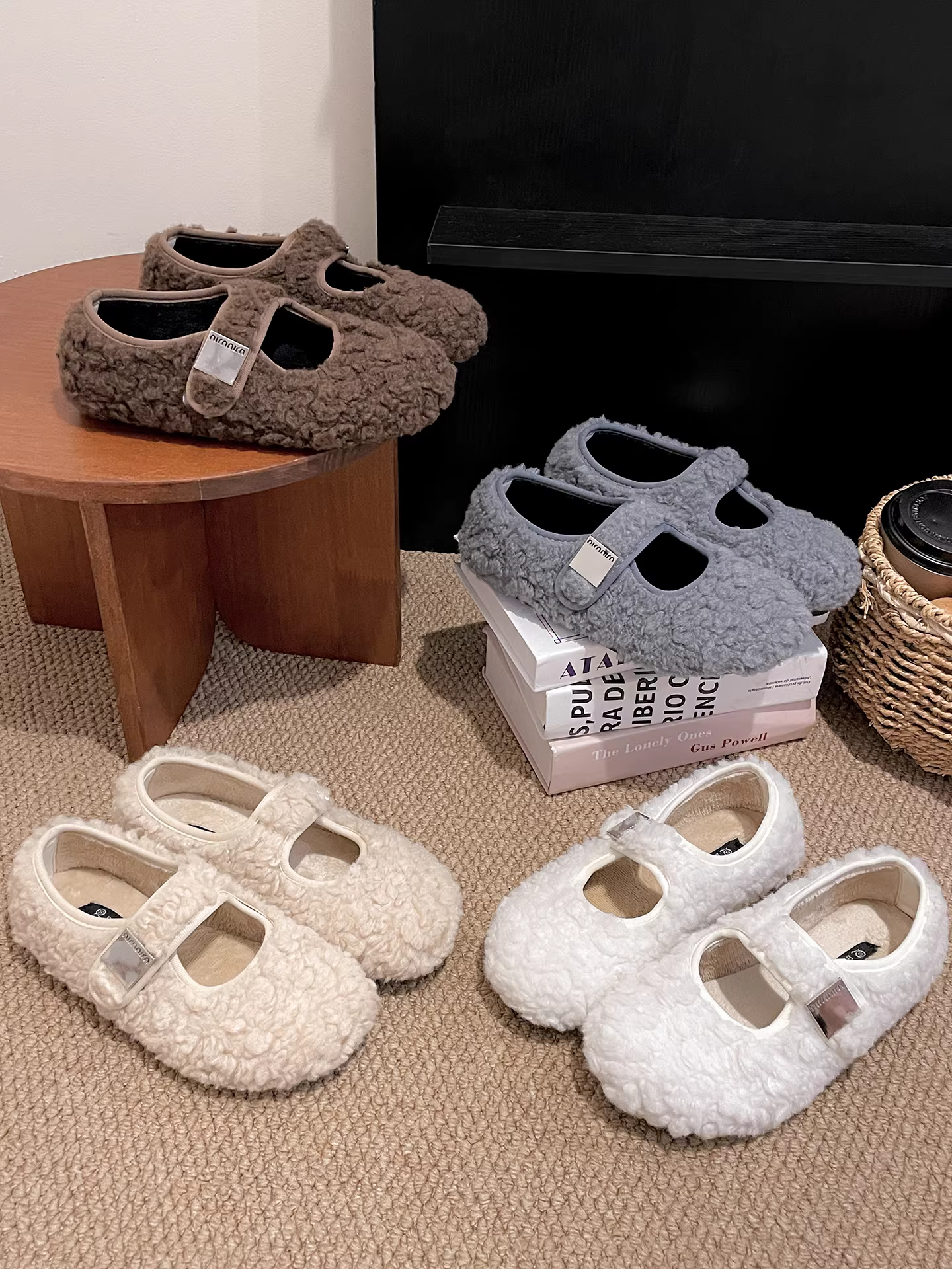 Giày Mary Jane lót lông cừu, đế dày, kiểu Pháp cổ điển màu trắng, dành cho nữ, đi ngoài trời, mùa đông 2025, giữ ấm, mới.