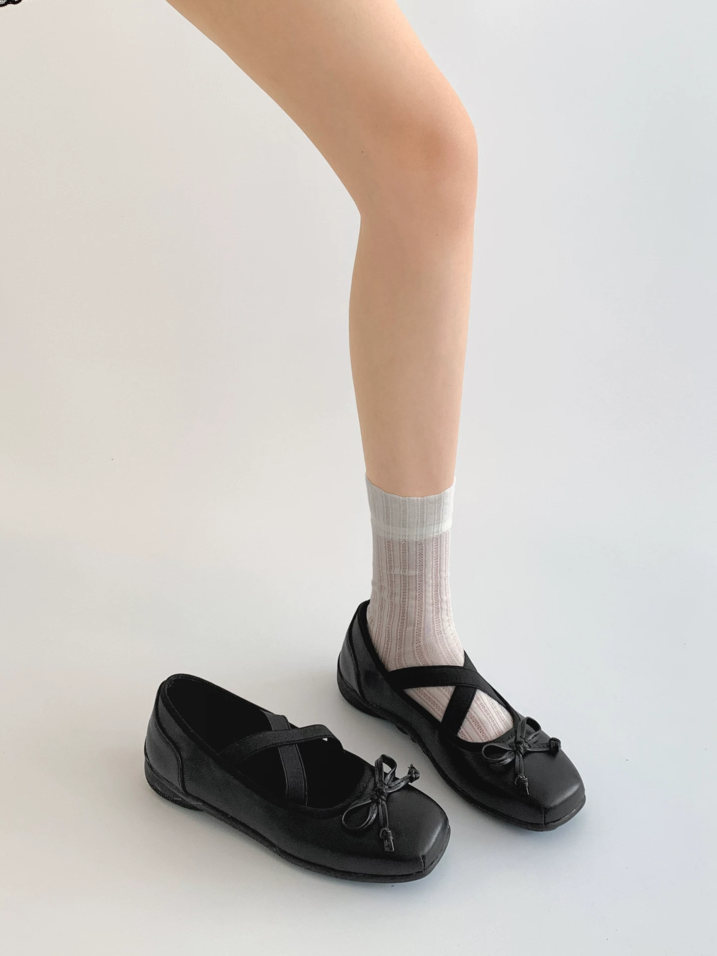 Giày bệt mũi vuông kiểu ballet Pháp màu đen dành cho nữ, mẫu mới mùa thu 2025, giày Mary Jane đa năng phối cùng chân váy.