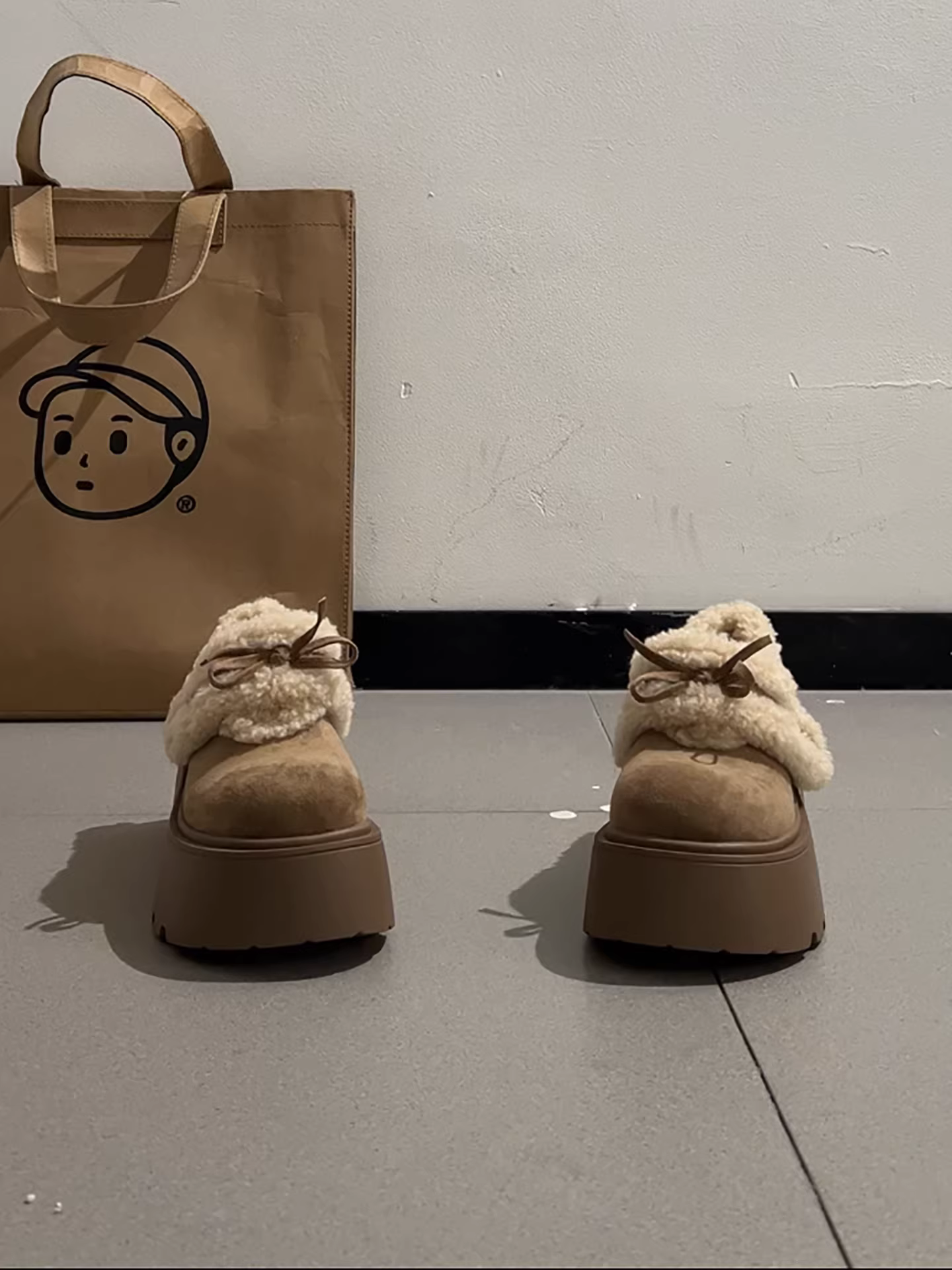 Giày bệt đế xuồng lót lông cừu dày dặn phong cách retro Nam Trung Quốc dành cho nữ 2025, giày mùa đông mới giữ ấm tăng chiều cao kiểu Birkenstock