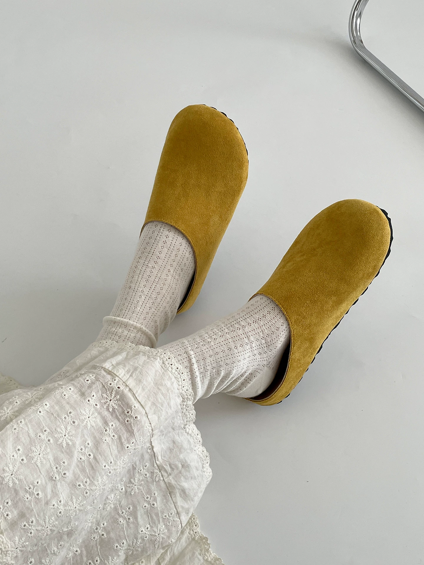 Phía Nam ở miền Nam: Dép đế bằng, mũi kín, tăng chiều cao kiểu cổ điển dành cho nữ, áo khoác ngoài mùa thu, giày Birkenstock đế mềm nửa dép mới năm 2025.