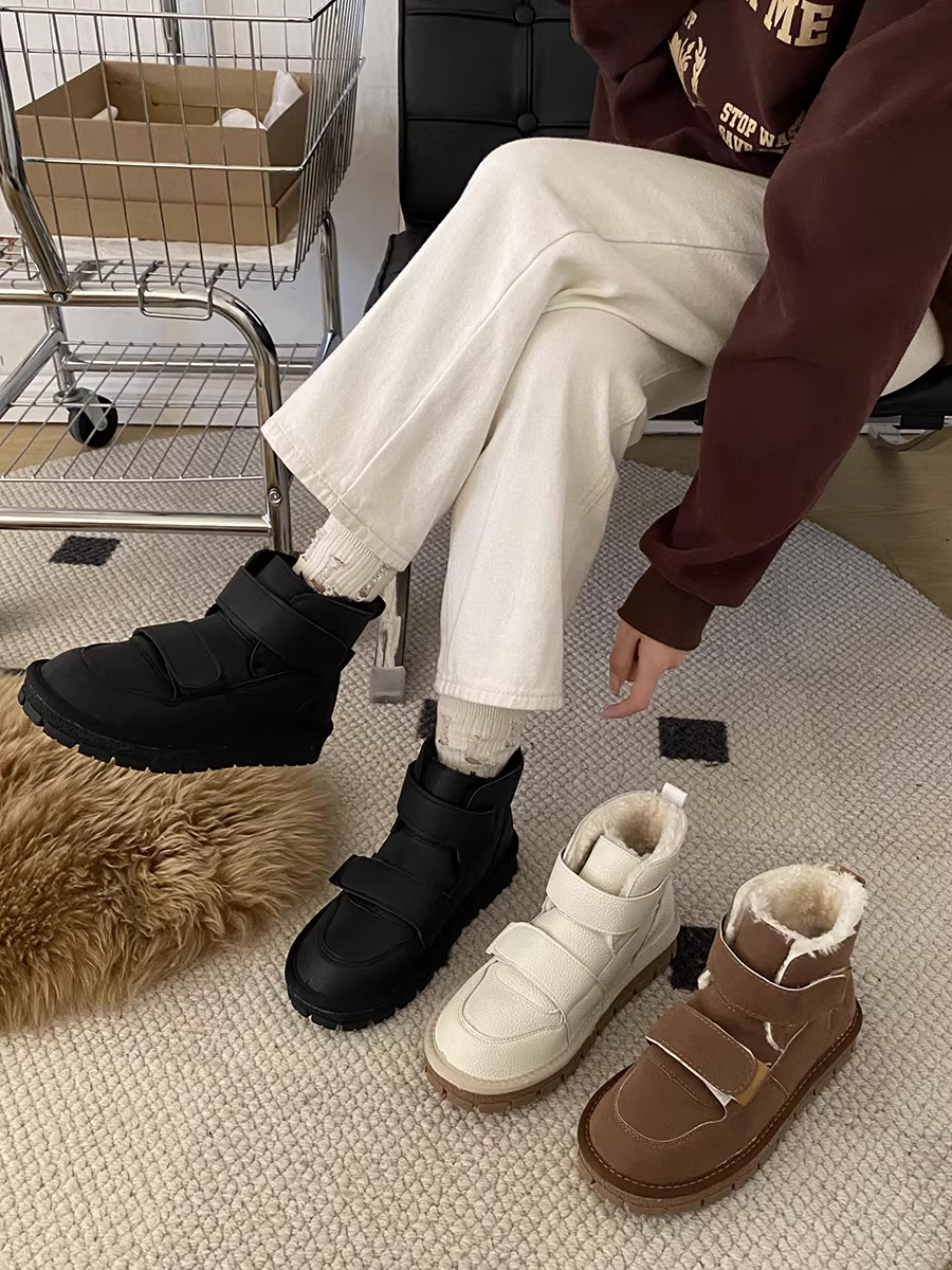 Giày bốt nữ đế dày màu trắng mùa đông 2025, kiểu mới có lót lông cừu, dày dặn, chống trơn trượt, chất liệu cotton.