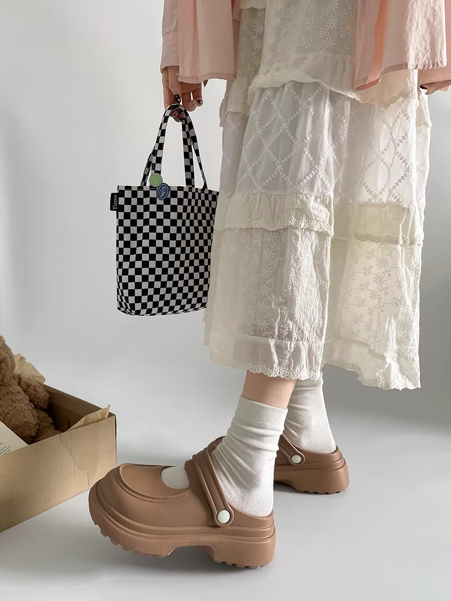 Dép nữ đế dày, mũi kín, đi ngoài trời mùa hè, mẫu mới 2025, chống trơn trượt, tăng chiều cao.