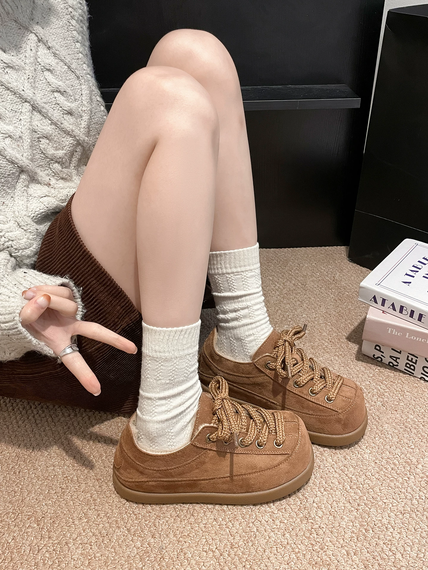 Giày bông giữ ấm lót lông cừu dày đế cao mùa đông 2025 kiểu mới dành cho nữ, đế mềm tăng chiều cao, kiểu Birkenstock lông xù