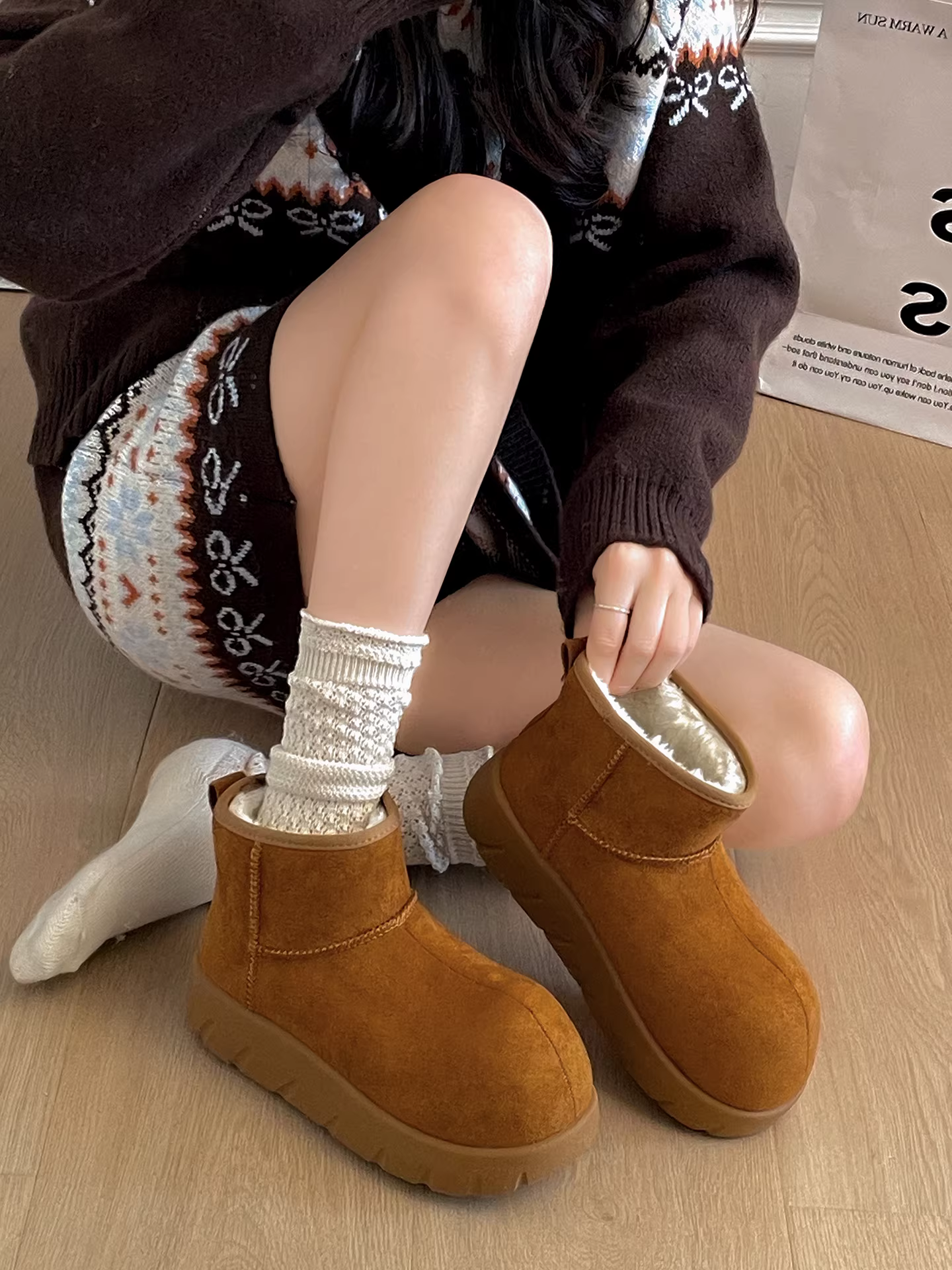 Giày bốt tuyết nữ đế dày chống trơn kiểu cổ điển màu nâu, mẫu mới mùa đông 2025, giữ ấm, lót bông dày