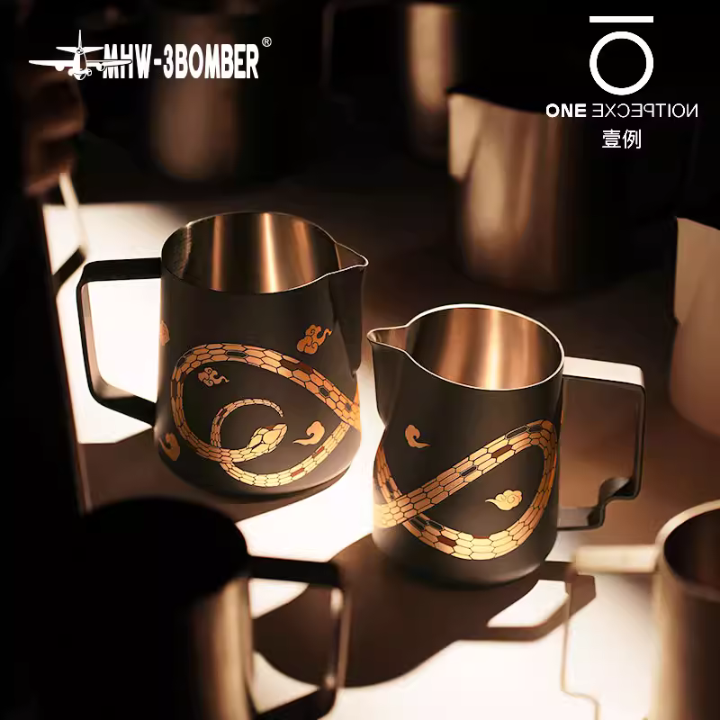 Ly tạo bọt sữa chuyên nghiệp Year of the Snake Limited Edition | Bomber MHW Latte Art Cylinder Turbo, vòi tạo bọt hình cá sấu, ly tạo bọt sữa nổi 5.0