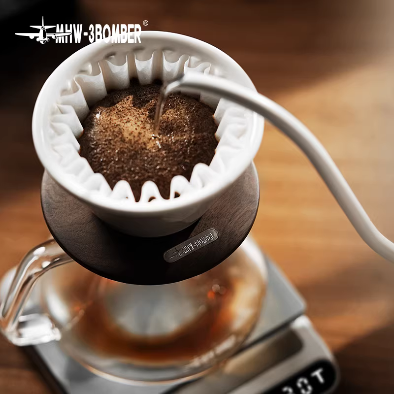 Bộ lọc cà phê gốm kiểu nhỏ giọt, có thể tháo rời, dùng cho pha cà phê thủ công tại nhà, thương hiệu Bomber MHW Meteor Filter Cup Cake.