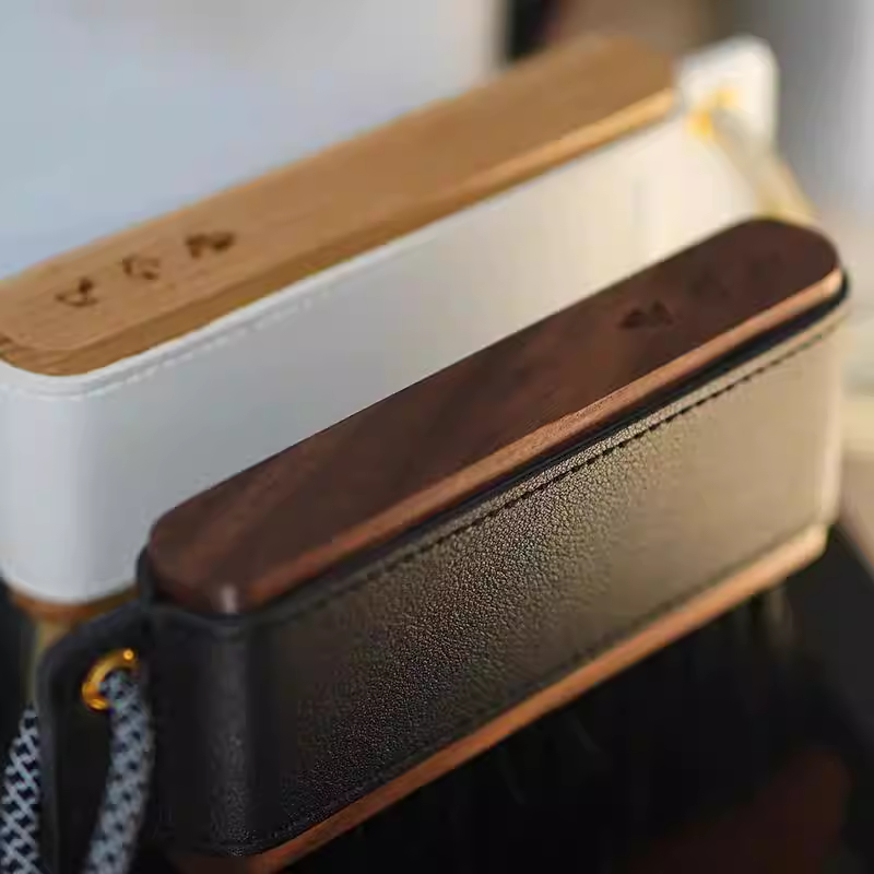 Bàn chải làm sạch bột cà phê Ý bằng gỗ chắc chắn, lông ngựa, có hộp đựng bằng da