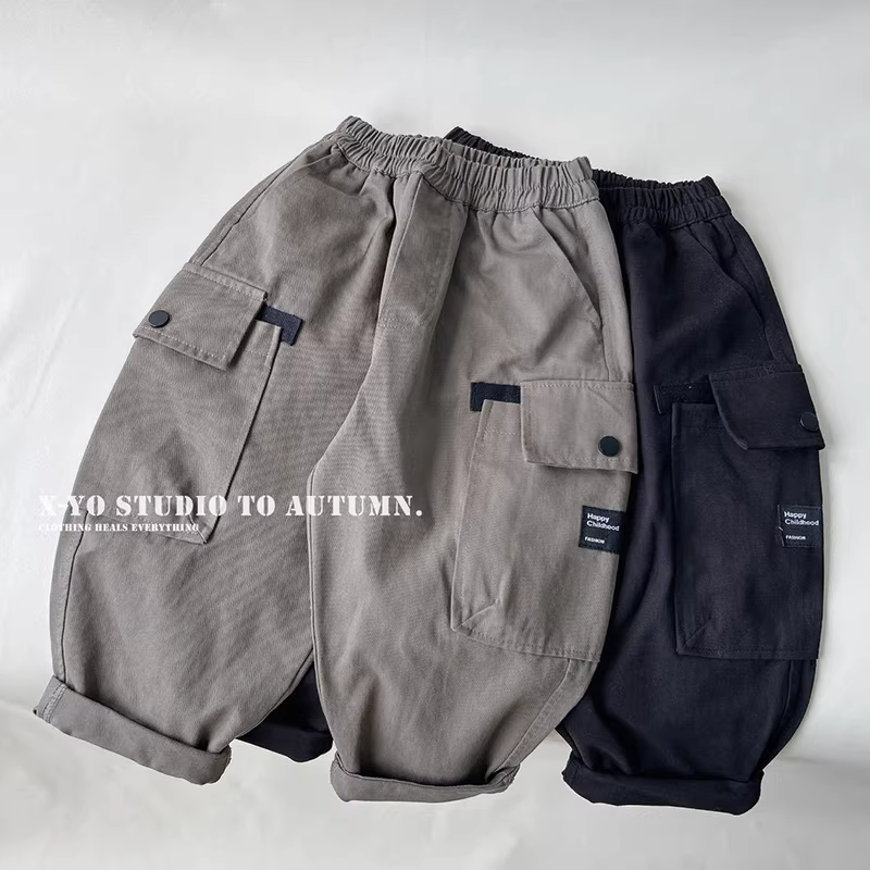 Quần áo trẻ em quần dài bé trai xuân thu thời trang quần cargo bé trai phong cách năng động rộng rãi kiểu mới 2025 quần dài trẻ em mặc ngoài trời