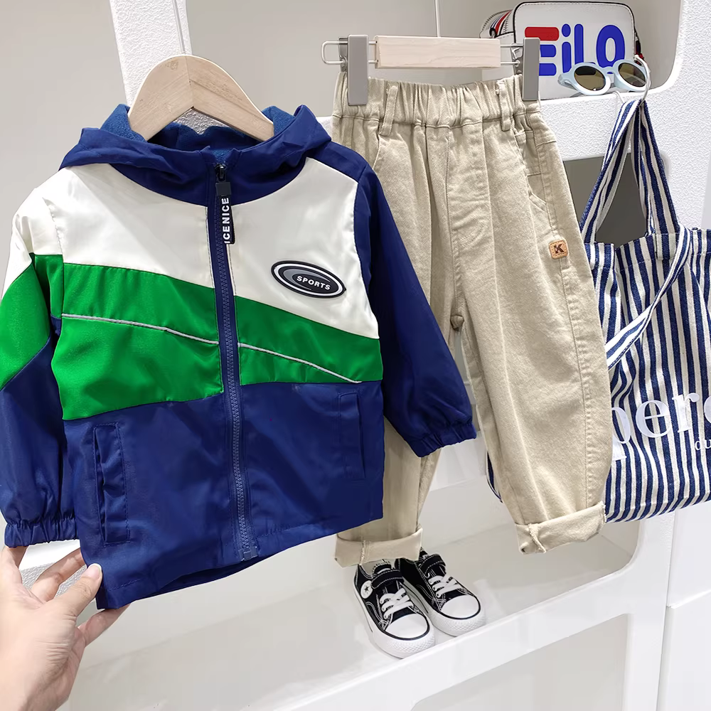 Áo khoác có mũ trùm đầu cho bé trai, quần áo trẻ em kiểu mới phối màu, lót lông cừu dày dặn, giữ ấm mùa xuân đông 2025, có khóa kéo