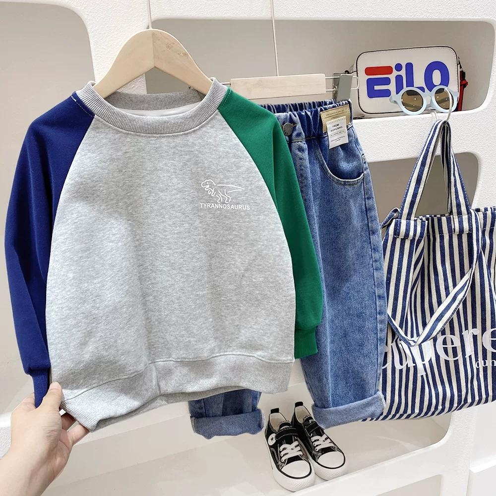 Áo thun bé trai 2025 mẫu xuân mới áo dài tay in hình khủng long áo thun bé trai size trung và lớn áo thun cổ tròn