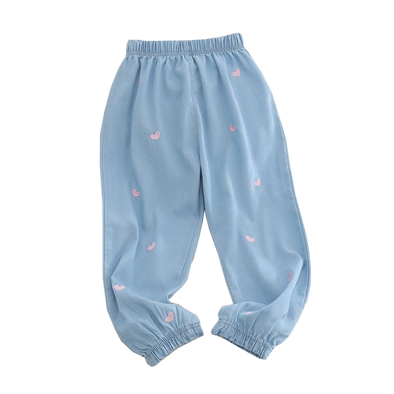 Quần denim Tencel chống muỗi cho bé gái mùa hè 2025, kiểu dáng xu hướng, chất liệu mỏng, in họa tiết toàn thân, dành cho bé gái lớn hơn, quần ống lửng.
