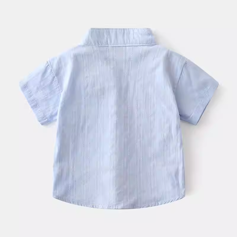 Áo sơ mi ngắn tay bé trai kiểu Hàn Quốc mới 2025, dáng rộng, cổ đứng, màu trơn, thêu, chất liệu mỏng