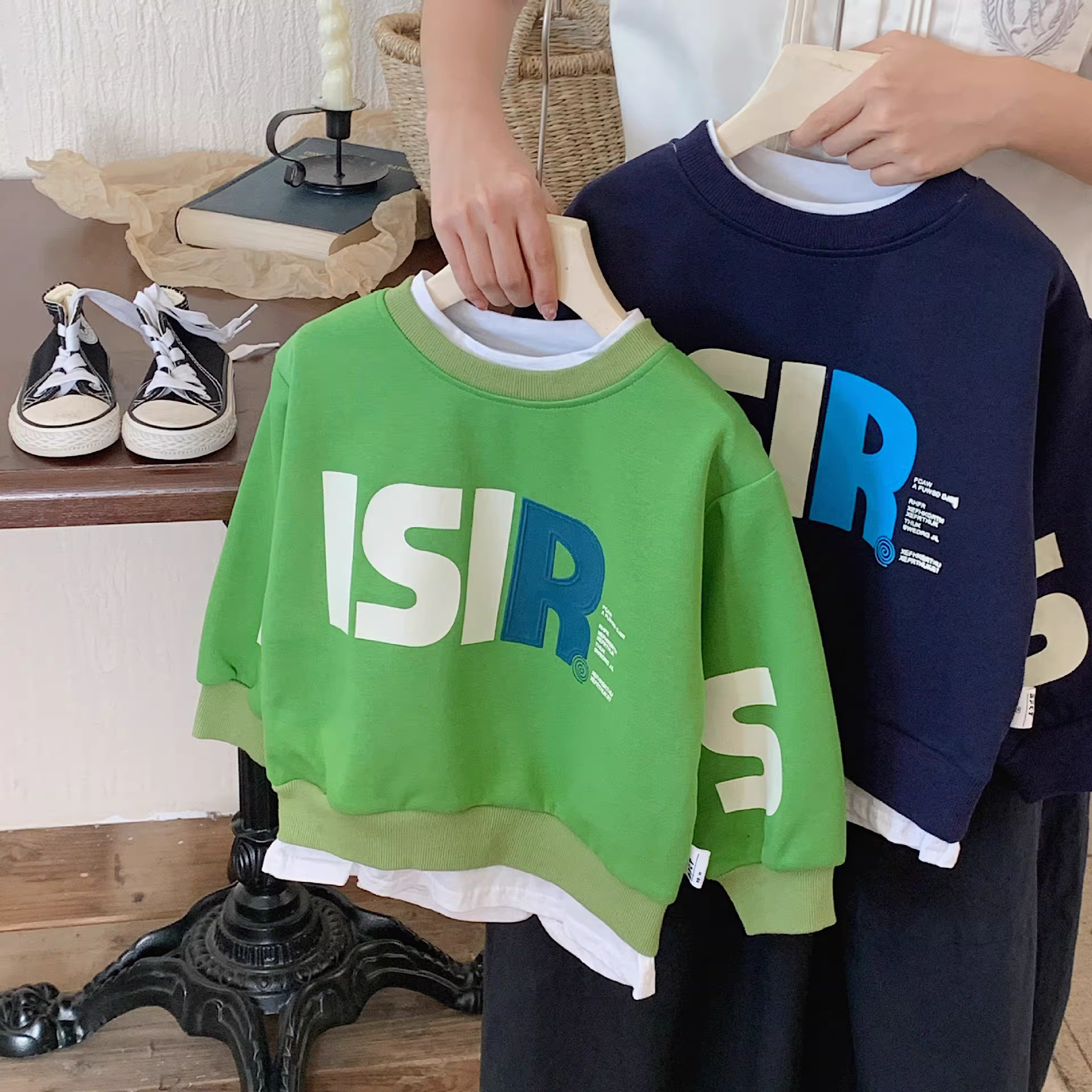 Áo nỉ trẻ em xuân 2025 kiểu Hàn Quốc cho bé trai, size trung và lớn, chất dày, kiểu giả hai lớp, mặc xuân đông, áo bé trai thời trang, phong cách thường ngày