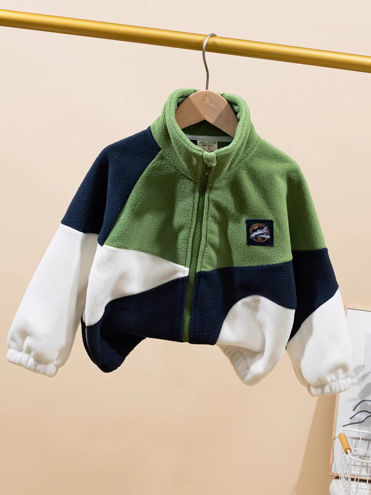 Áo nỉ trẻ em Áo khoác lông cừu cho bé trai Áo khoác lông cừu thông thường có lót lông cừu Quần áo mùa xuân cổ đứng Quần áo trẻ em Quần áo trẻ em phong cách mùa xuân và mùa đông