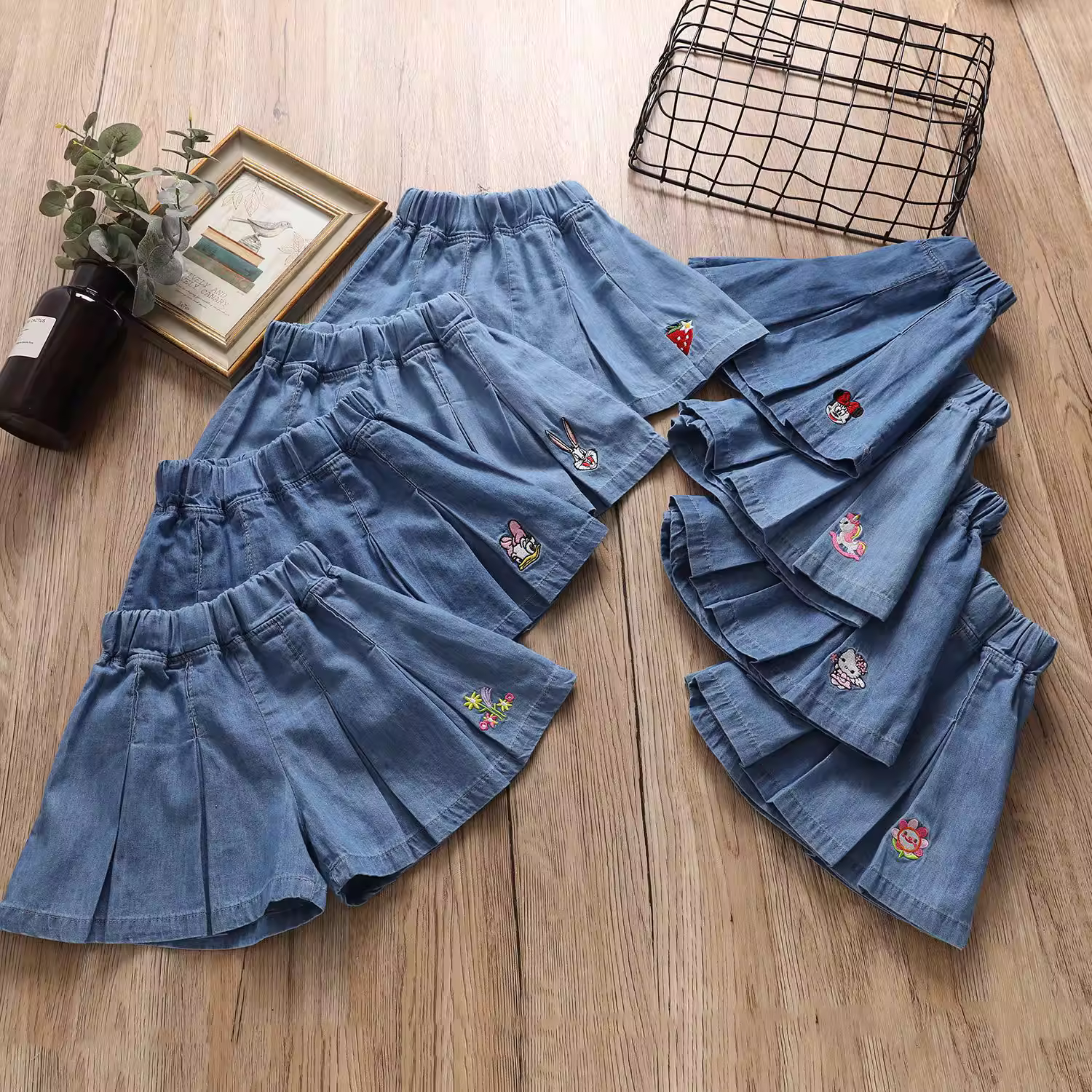Quần short nữ phong cách mùa hè Quần short denim nhiều lớp thêu hoạt hình phong cách Hàn Quốc dành cho trẻ nhỏ