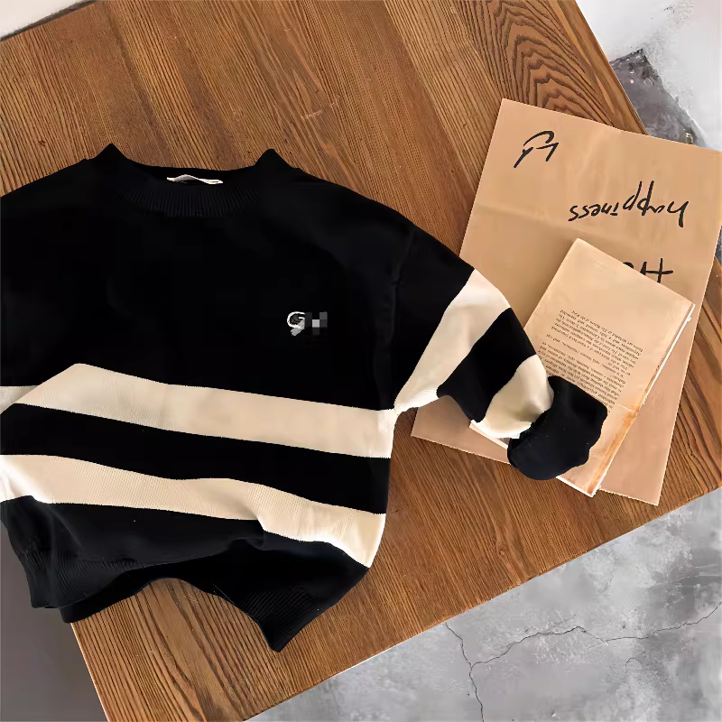 Áo len trẻ em 2025 kiểu Hàn Quốc mẫu xuân đông cho bé trai và bé gái, áo len dệt kim cổ tròn sọc thêu thời trang dài tay hợp thời trang