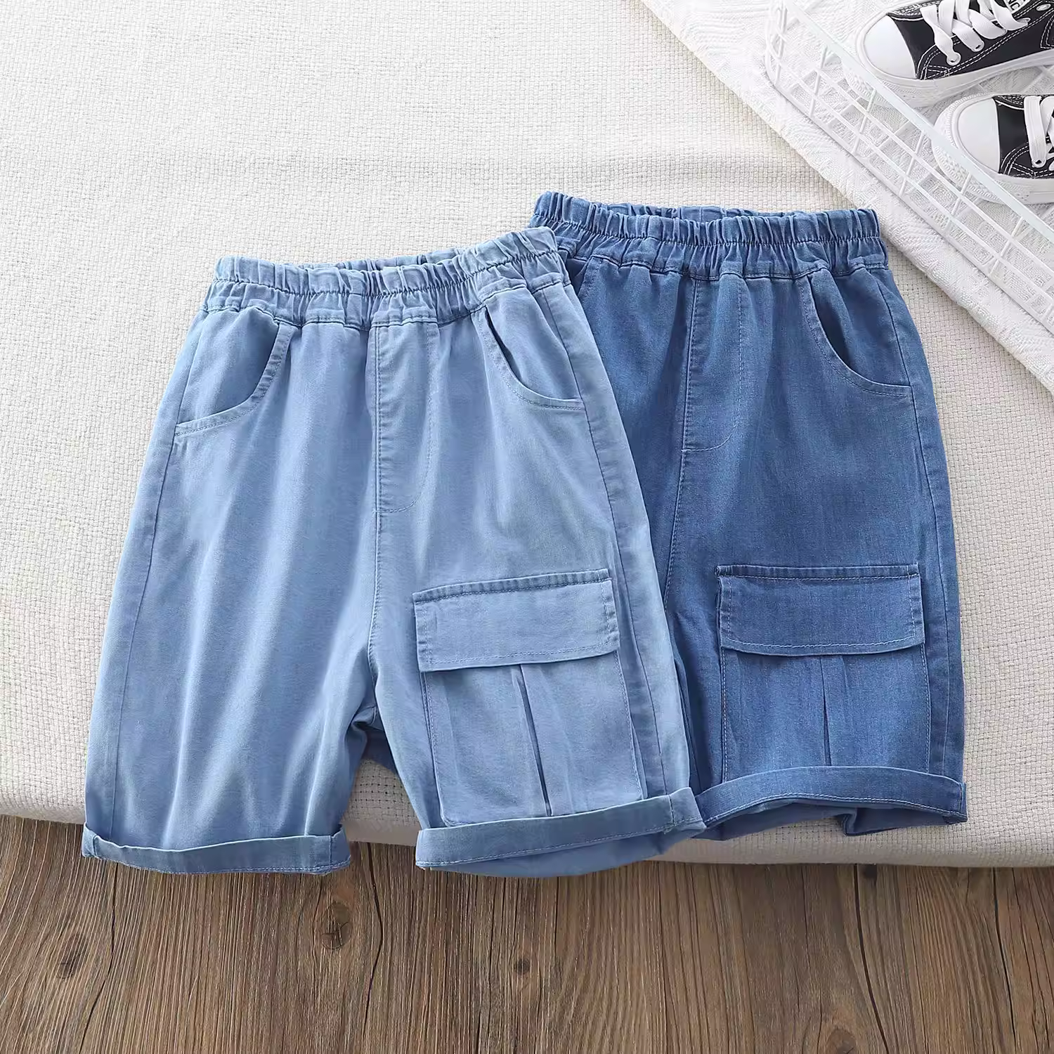 Quần short denim trẻ em hè 2025 kiểu Hàn Quốc mới, quần cargo dài trung bình cho bé trai, chất liệu mỏng, đa năng, thời trang