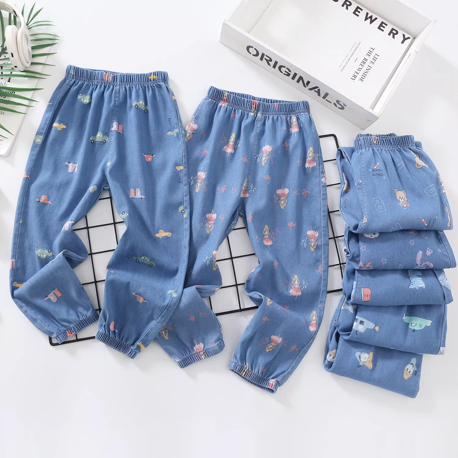 Quần chống muỗi trẻ em, mẫu hè 2025 mới, dành cho bé trai và bé gái, in họa tiết toàn thân, chất liệu jean Tencel, kiểu dáng mỏng nhẹ.