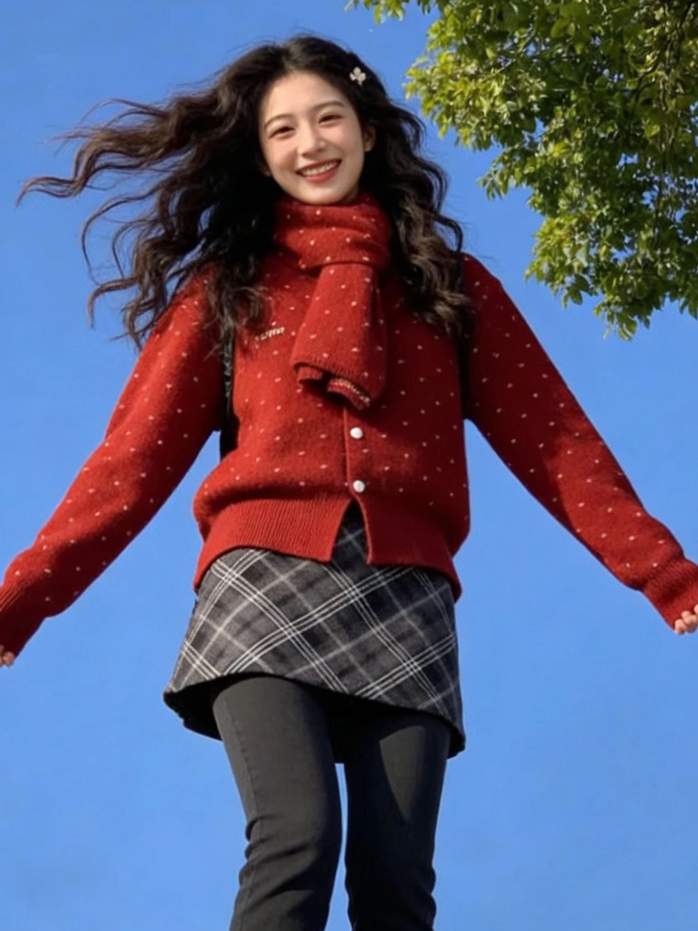 Áo len cardigan chấm bi màu đỏ đơn giản và đa năng của CuteGirl dành cho nữ mùa đông giản dị, áo khoác dệt kim cổ tròn lười biếng